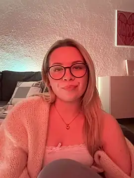 Snapshot of miialive chatting on 03-30-26, 06:31 miialive online show from 03-30-26, 06:31