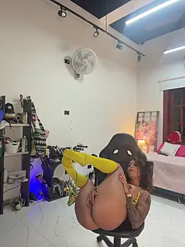CocoaParadise  online show from 04-24-26, 02:25
