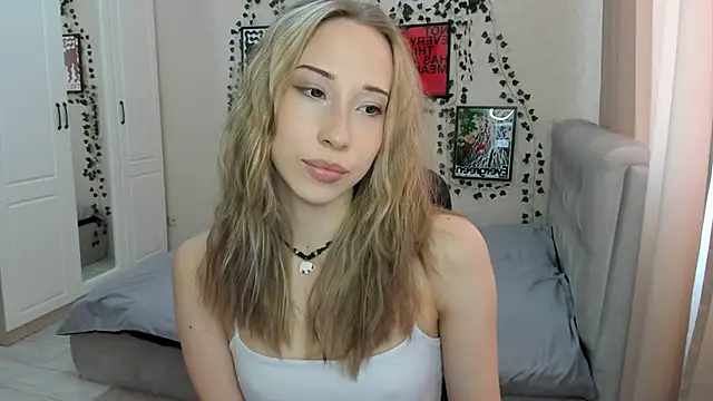 Snapshot of Emmarayder chatting on 04-01-26, 11:33 Emmarayder online show from 04-01-26, 11:33