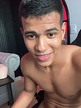 noahdark  online show from 05-17-26, 02:24