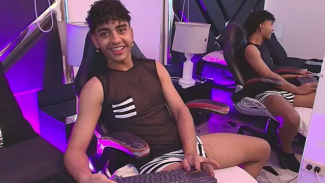 Snapshot of MiikeOthon chatting on 04-02-26, 04:54 MiikeOthon online show from 04-02-26, 04:54