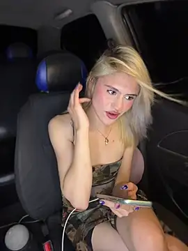 Lia fire online show from 04-12-26, 03:11