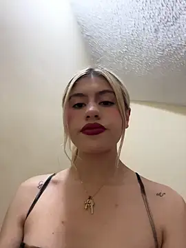 Lia fire online show from 05-14-26, 01:18