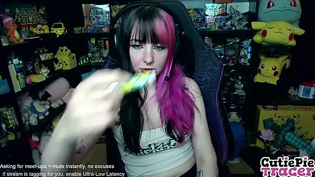 Snapshot of CutieTracer chatting on 06-02-26, 09:50 CutieTracer online show from 06-02-26, 09:50