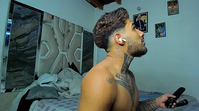 Snapshot of YoiPerezDj chatting on 04-01-26, 04:46 YoiPerezDj online show from 04-01-26, 04:46