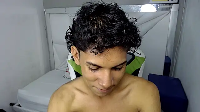 Snapshot of Taylorr_junior_ chatting on 03-31-26, 04:46 Taylorr junior online show from 03-31-26, 04:46