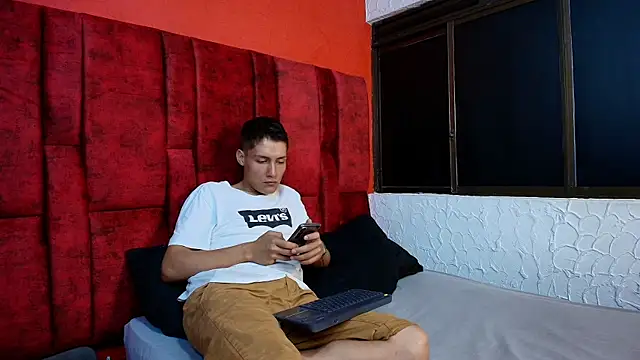 Snapshot of LuckandSamuel chatting on 04-13-26, 02:17 LuckandSamuel online show from 04-13-26, 02:17