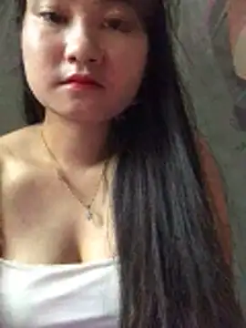 Snapshot of Linh_Hoang chatting on 04-19-26, 05:18 Linh Hoang online show from 04-19-26, 05:18