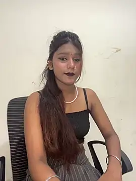 Snapshot of Cutiepie- chatting on 04-22-26, 04:52 Cutiepie- online show from 04-22-26, 04:52