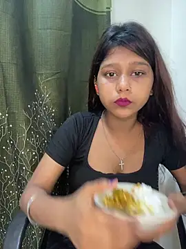 Snapshot of Cutiepie- chatting on 05-15-26, 09:00 Cutiepie- online show from 05-15-26, 09:00