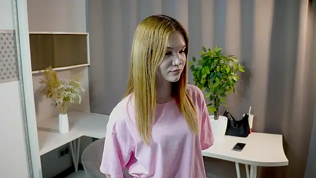 Snapshot of DawnByard chatting on 04-03-26, 08:45 DawnByard online show from 04-03-26, 08:45