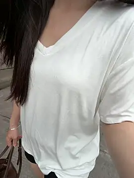 Snapshot of Xiaoyunduo1 chatting on 05-18-26, 08:20 Xiaoyunduo1 online show from 05-18-26, 08:20