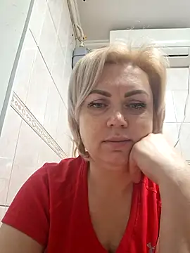 Snapshot of SylvieGold453 chatting on 04-01-26, 05:32 SylvieGold453 online show from 04-01-26, 05:32