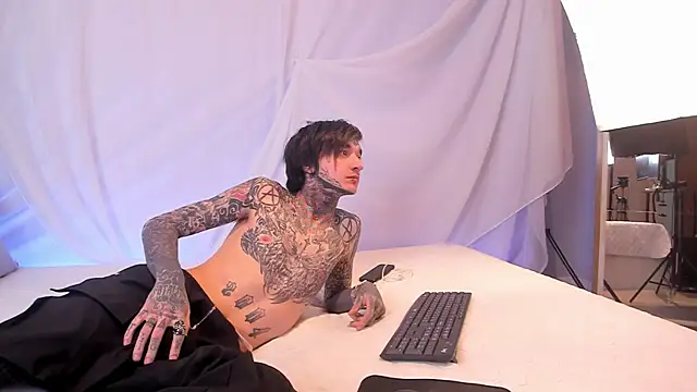 Snapshot of Walter_White0276 chatting on 04-11-26, 12:09 Walter White0276 online show from 04-11-26, 12:09