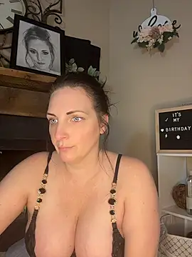 Snapshot of taylorsunshine chatting on 07-18-26, 07:39 taylorsunshine online show from 07-18-26, 07:39