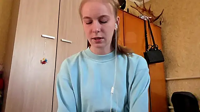 Snapshot of DonnaKuc chatting on 04-01-26, 06:14 DonnaKuc online show from 04-01-26, 06:14