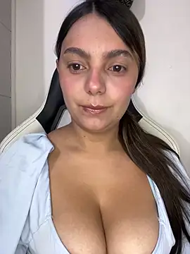 SOFIA BRIZZ online show from 04-06-26, 08:04