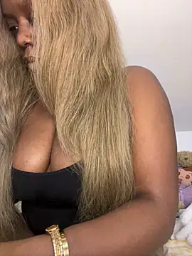 Snapshot of annelise_rouj chatting on 04-02-26, 07:00 annelise rouj online show from 04-02-26, 07:00