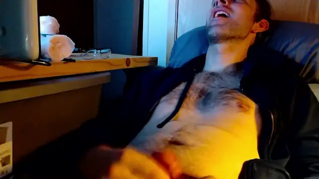 Snapshot of barebearstudio chatting on 04-02-26, 01:53 barebearstudio online show from 04-02-26, 01:53