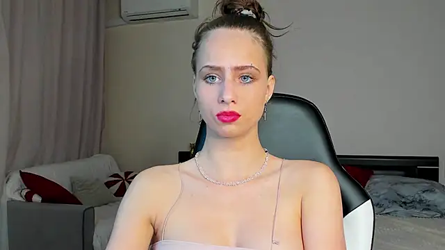 Snapshot of LoveBettie chatting on 07-10-26, 02:52 LoveBettie online show from 07-10-26, 02:52
