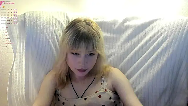 Snapshot of MiaKimiko chatting on 06-13-26, 01:25 MiaKimiko online show from 06-13-26, 01:25