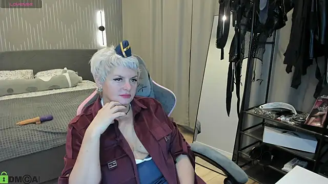 Linda Zef1r online show from 04-18-26, 01:20