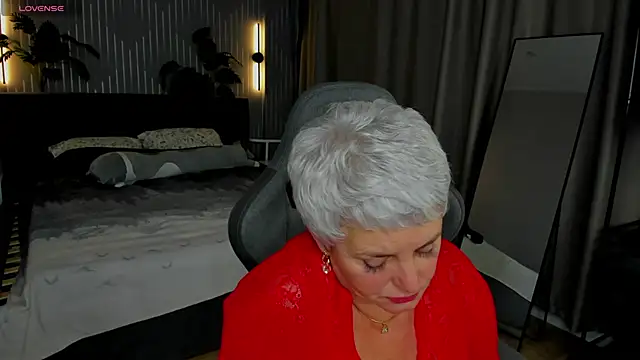 Linda Zef1r online show from 06-05-26, 01:34