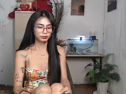Snapshot of Martha4you chatting on 06-15-26, 10:23 Martha4you online show from 06-15-26, 10:23