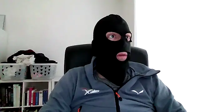 Snapshot of Im_yours_boy chatting on 04-01-26, 12:06 Im yours boy online show from 04-01-26, 12:06