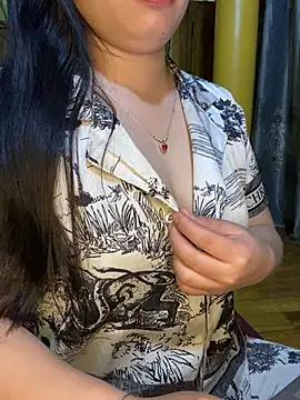 Mely2005 online show from 04-23-26, 01:40