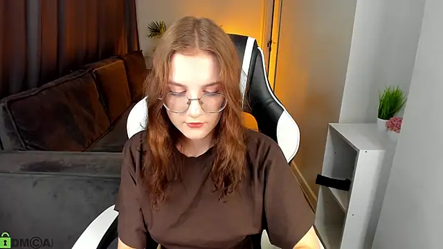 Snapshot of Madeli_nova chatting on 04-06-26, 01:58 Madeli nova online show from 04-06-26, 01:58