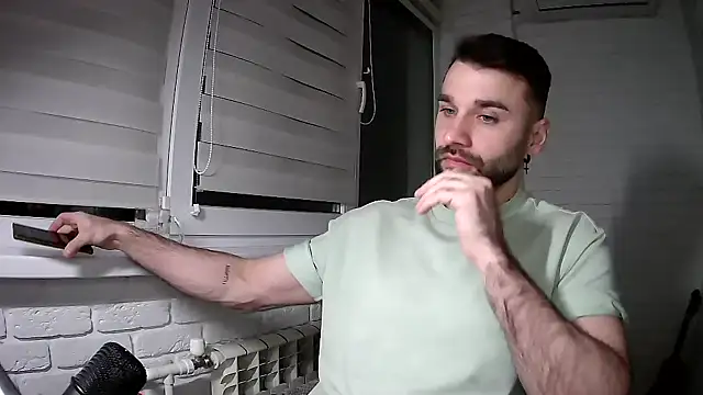 Snapshot of DaddySlava chatting on 04-03-26, 08:18 DaddySlava online show from 04-03-26, 08:18