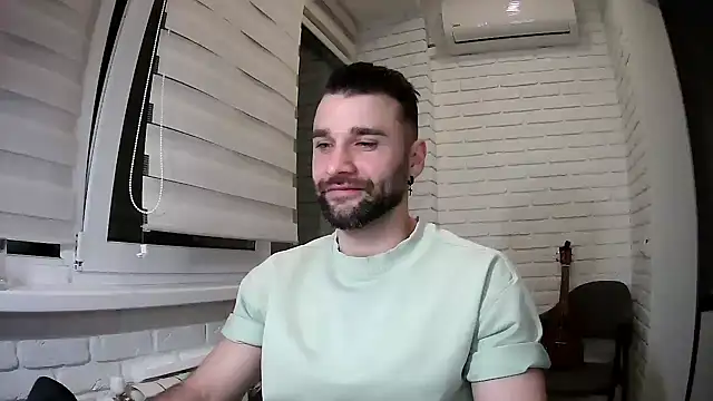 Snapshot of DaddySlava chatting on 04-05-26, 06:27 DaddySlava online show from 04-05-26, 06:27