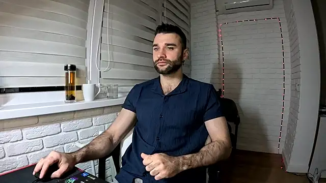 Snapshot of DaddySlava chatting on 04-15-26, 06:26 DaddySlava online show from 04-15-26, 06:26