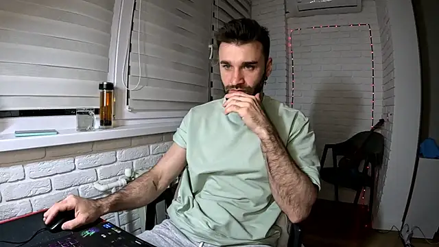 Snapshot of DaddySlava chatting on 04-16-26, 08:53 DaddySlava online show from 04-16-26, 08:53