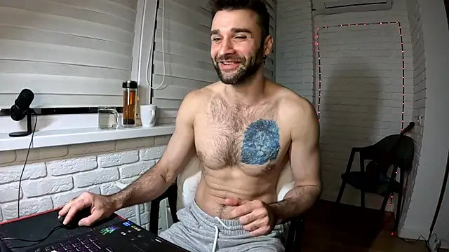 Snapshot of DaddySlava chatting on 04-16-26, 09:39 DaddySlava online show from 04-16-26, 09:39