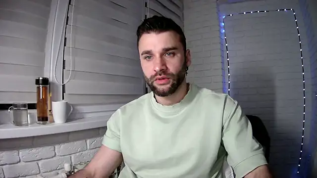 Snapshot of DaddySlava chatting on 04-18-26, 07:29 DaddySlava online show from 04-18-26, 07:29