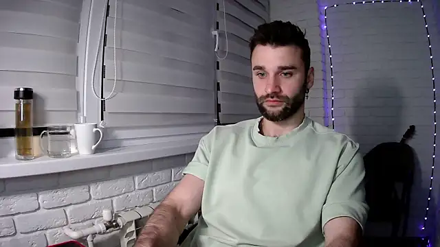 Snapshot of DaddySlava chatting on 04-21-26, 09:17 DaddySlava online show from 04-21-26, 09:17