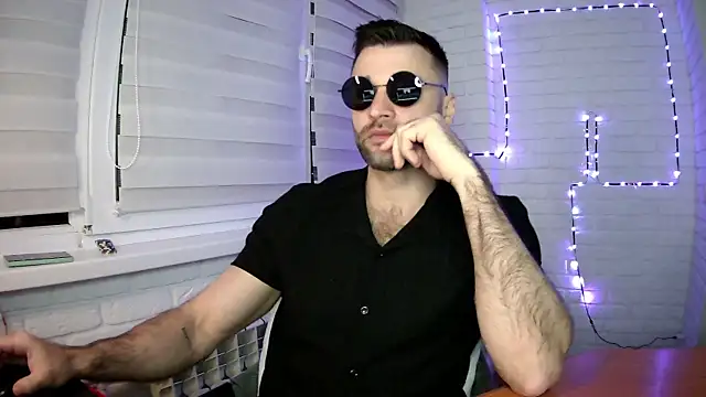 Snapshot of DaddySlava chatting on 04-24-26, 06:21 DaddySlava online show from 04-24-26, 06:21
