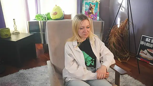 Snapshot of OliviaCaffery chatting on 04-02-26, 04:43 OliviaCaffery online show from 04-02-26, 04:43