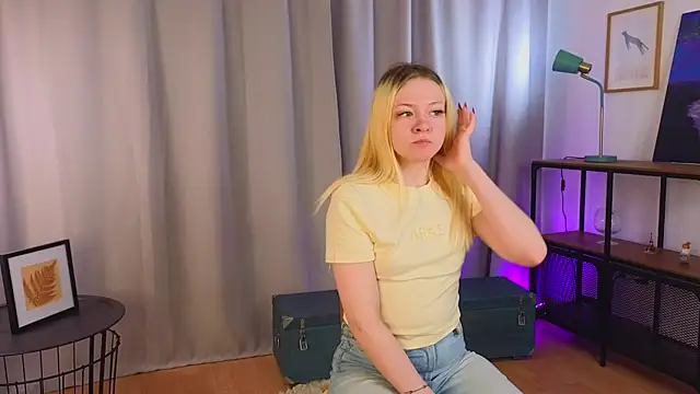 OliviaCaffery online show from 05-17-26, 04:03