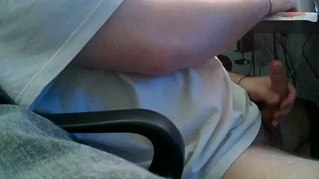 Snapshot of haydn_124 chatting on 04-17-26, 10:51 haydn 124 online show from 04-17-26, 10:51