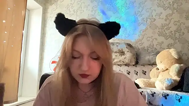 Snapshot of SilenttTide chatting on 04-02-26, 10:24 SilenttTide online show from 04-02-26, 10:24