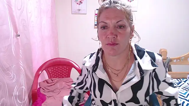juliachannelhot online show from 05-08-26, 10:48