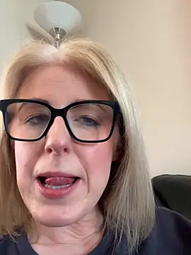 Snapshot of Laylaskyexx chatting on 04-07-26, 10:15 Laylaskyexx online show from 04-07-26, 10:15