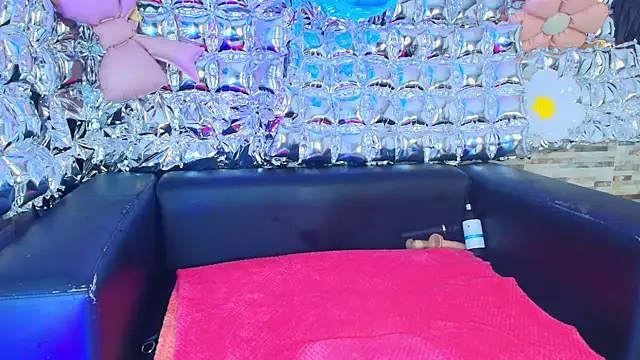 Snapshot of candy-paris chatting on 05-25-26, 01:39 candy-paris online show from 05-25-26, 01:39
