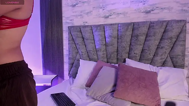 Snapshot of Shashadeluxe chatting on 04-03-26, 03:04 Shashadeluxe online show from 04-03-26, 03:04