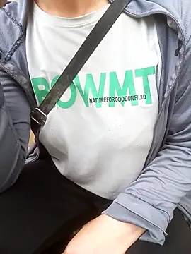 anhhuyen1 online show from 04-22-26, 12:57