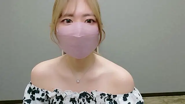 Snapshot of YUA_0425 chatting on 06-24-26, 02:10 YUA 0425 online show from 06-24-26, 02:10