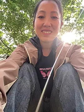 Snapshot of Huonglyna chatting on 04-04-26, 01:48 Huonglyna online show from 04-04-26, 01:48